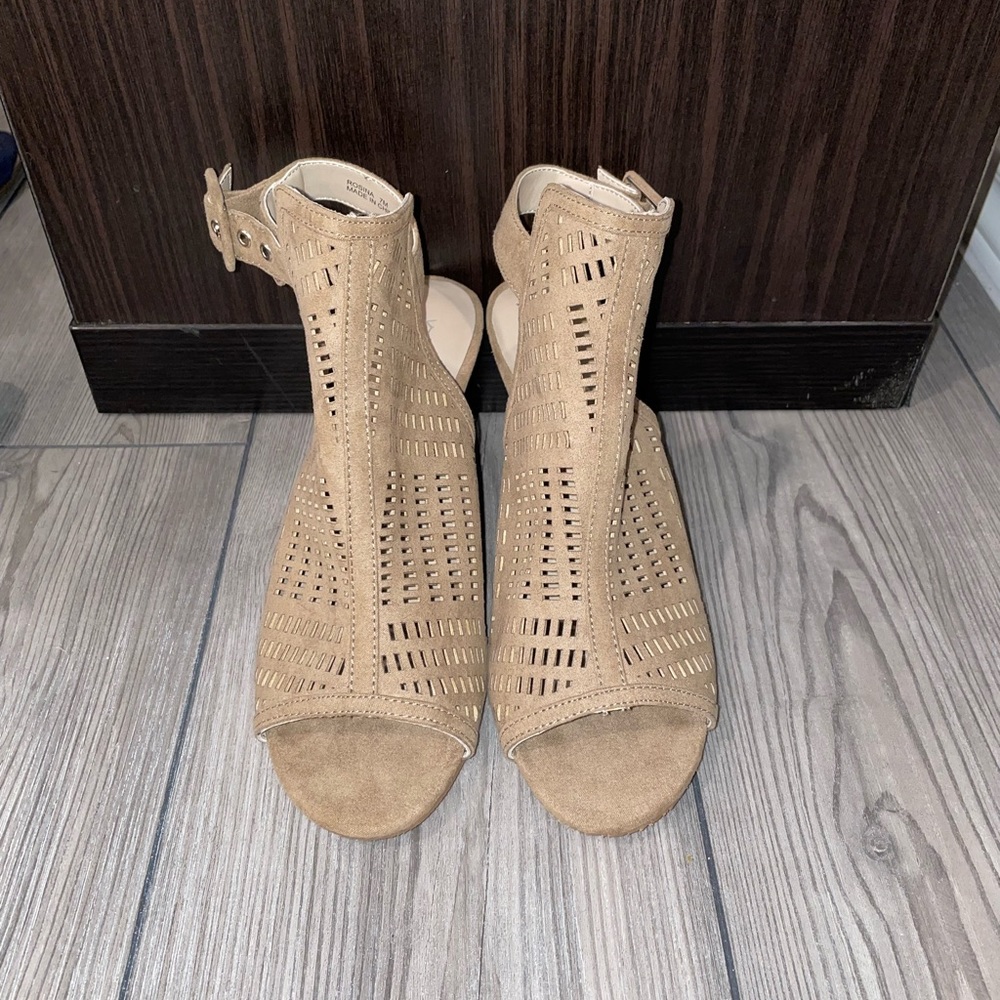 Via Bleu Heeled Shoes with Strap